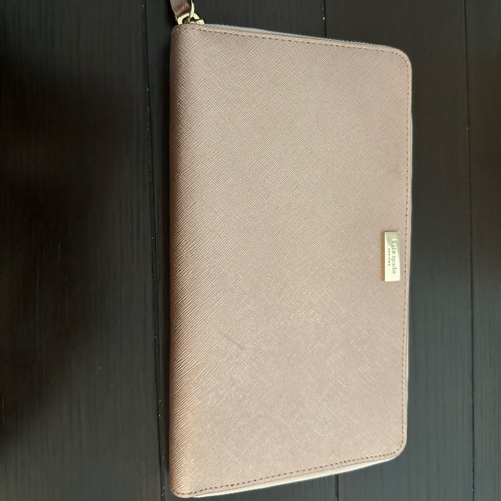 KATE SPADE OVERSIZED WALLET BRAND NEW